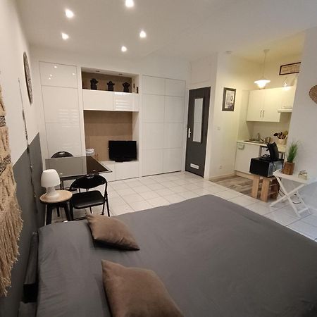 Le Colonel, Studio Au Coeur Du Village En Rez-De-Chaussee D'Une Ancienne Maison マルセイヤン エクステリア 写真